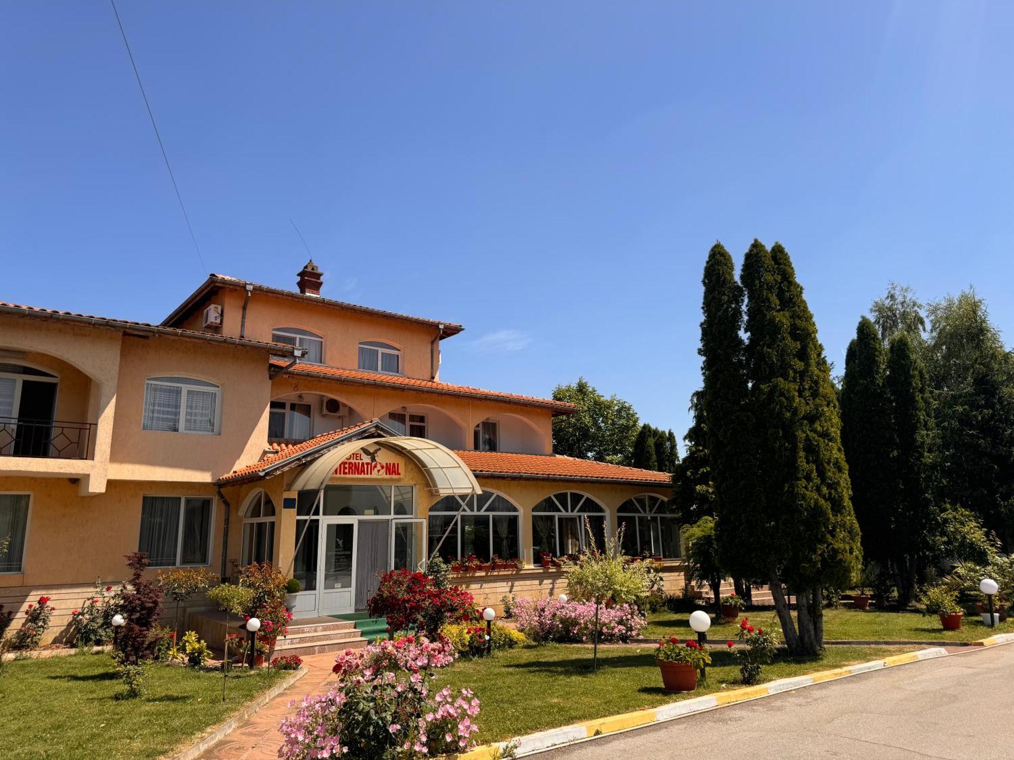 Motel International Berkovitsa Eksteriør bilde