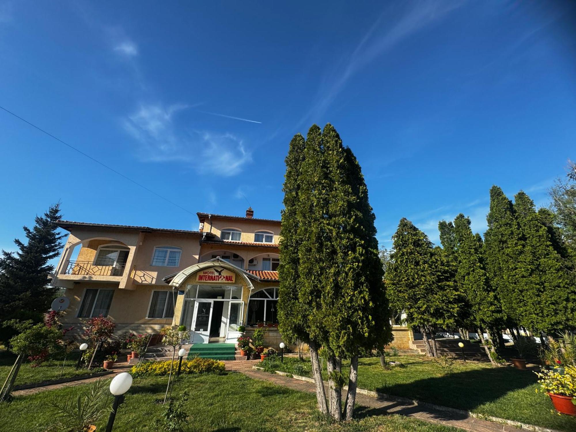 Motel International Berkovitsa Eksteriør bilde