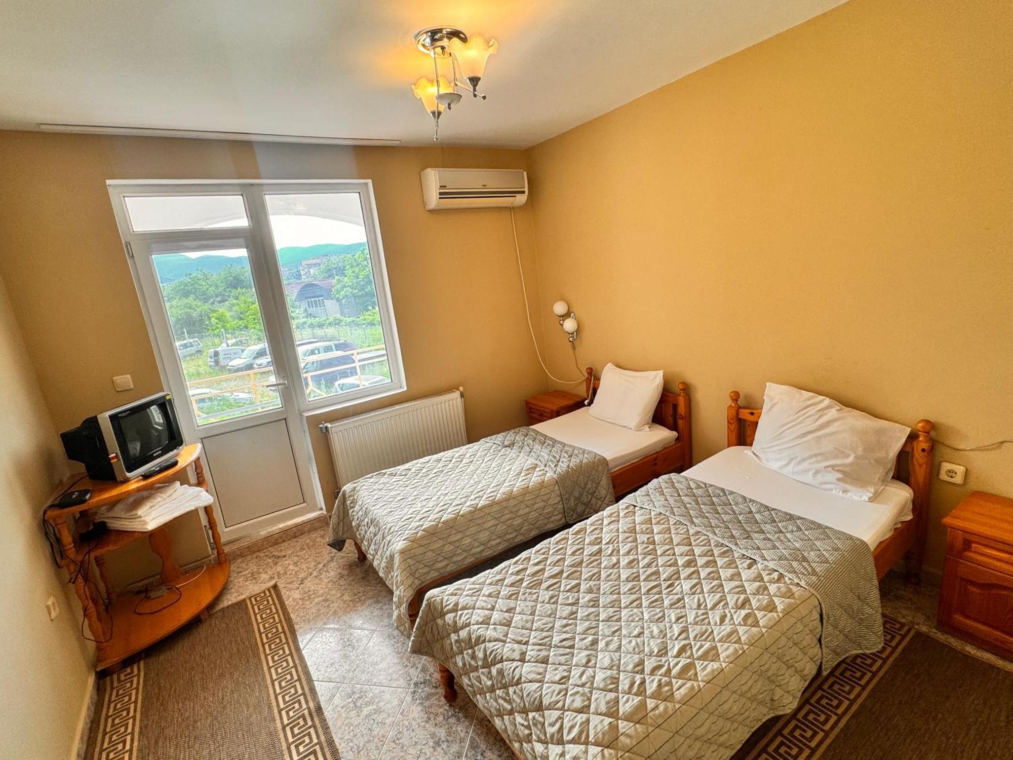 Motel International Berkovitsa Eksteriør bilde